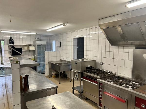 RESTAURANT À LOUER 180 M² - EMPLACEMENT AXE RN165 - PRÊT À L'EMPLOI