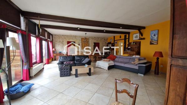 Maison de 213 m², dépendances, garage et piscine sur une parcelle de 847 m²