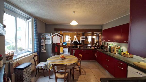 Maison de 213 m², dépendances, garage et piscine sur une parcelle de 847 m²