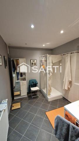 Maison de 213 m², dépendances, garage et piscine sur une parcelle de 847 m²