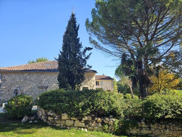 BEL ENSEMBLE IMMOBILIER PROCHE DE LECTOURE Lectoure