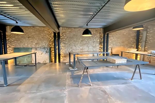 Local/bureau à louer AIX EN PROVENCE (13)dans ancien chai viticole du XVIIIe – 132 m²