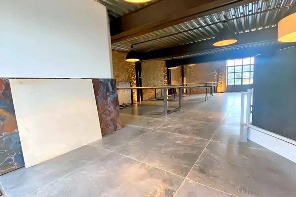 Local/bureau à louer AIX EN PROVENCE (13)dans ancien chai viticole du XVIIIe – 132 m²
