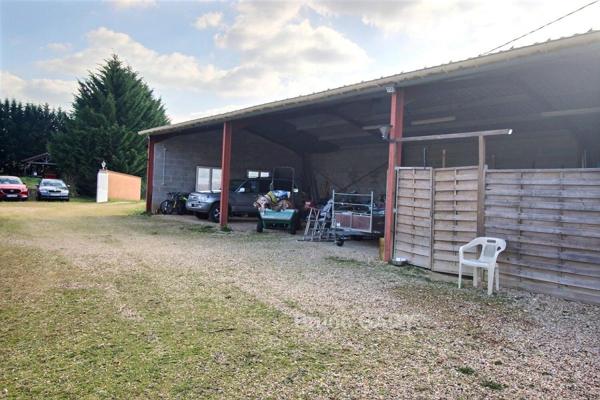 Ensemble 3 habitations , proche Périgueux 13 chambres totalisant 440 m2 sur 12000 m2 de terrain