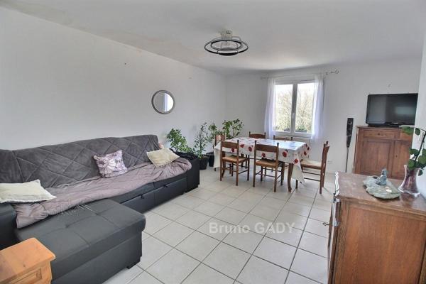 Ensemble 3 habitations , proche Périgueux 13 chambres totalisant 440 m2 sur 12000 m2 de terrain