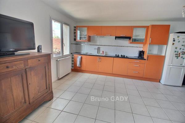 Ensemble 3 habitations , proche Périgueux 13 chambres totalisant 440 m2 sur 12000 m2 de terrain