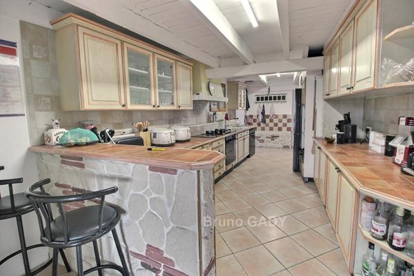 Ensemble 3 habitations , proche Périgueux 13 chambres totalisant 440 m2 sur 12000 m2 de terrain