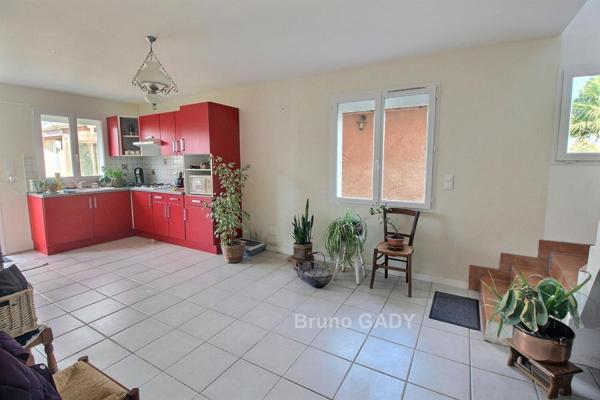 Ensemble 3 habitations , proche Périgueux 13 chambres totalisant 440 m2 sur 12000 m2 de terrain