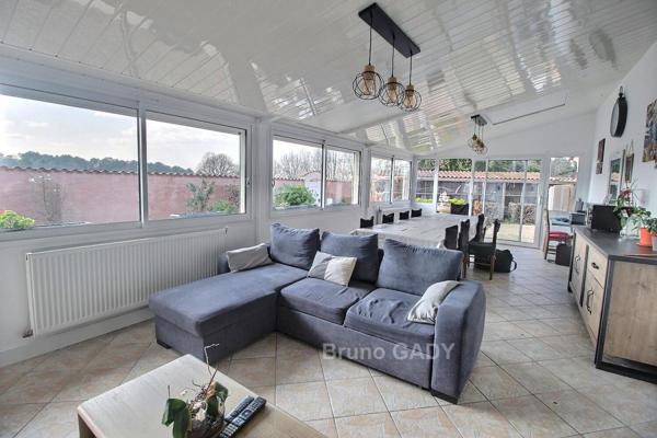 Ensemble 3 habitations , proche Périgueux 13 chambres totalisant 440 m2 sur 12000 m2 de terrain