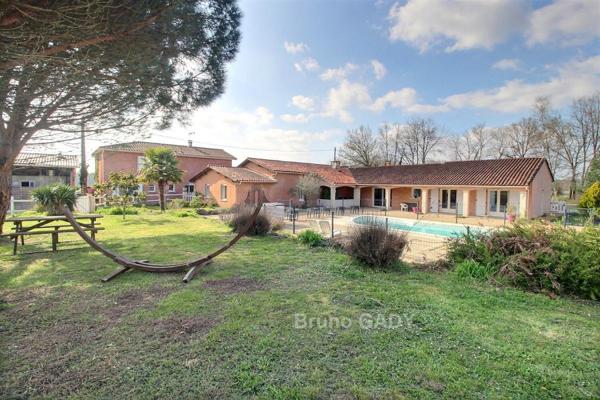 Ensemble 3 habitations , proche Périgueux 13 chambres totalisant 440 m2 sur 12000 m2 de terrain