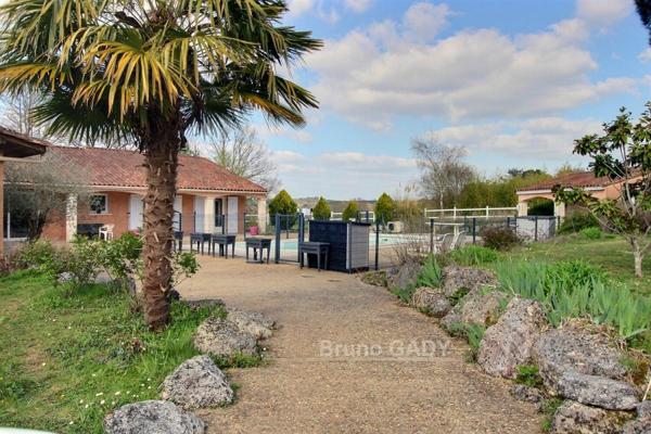 Ensemble 3 habitations , proche Périgueux 13 chambres totalisant 440 m2 sur 12000 m2 de terrain