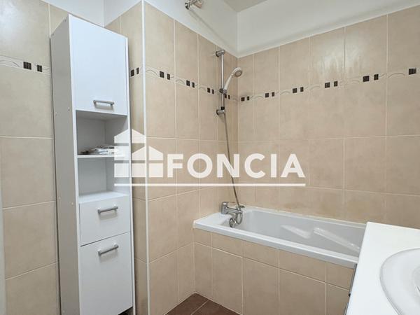 Location Appartement meublé 3 pièces 53.86 m² - 1 AVENUE GENERAL CARMILLE La Seyne Sur Mer 83500