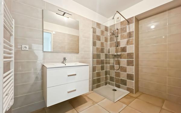 Appartement à vendre    3 pièces • 60,33 m2 Fréjus