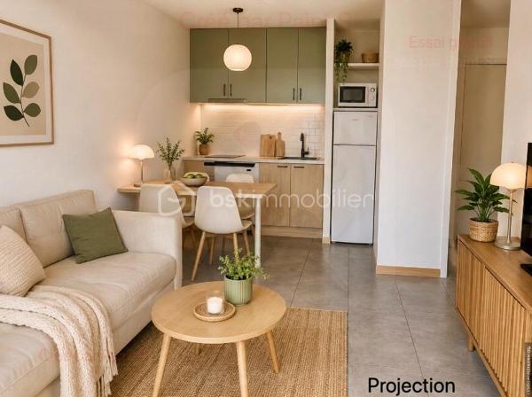 Situé au 1er et dernier étage d’une petite résidence calme et verdoyante, cet agréable appartement T2 de 32 m² bénéficie d’un emplacement recherché au cœur du quartier prisé de Socoa.
À seulement 15 minutes de marche de la plage et dans une ambiance champêtre, l’appartement profite également de la proximité immédiate des commerces et des belles promenades à pied ou à vélo par les piste cyclables le long de la rivière « Untxin », cadre particulièrement agréable permettant de rejoindre facilement l’océan.

L’appartement se compose :

D’une entrée avec grand placard,
D’une salle d’eau,
D’une chambre avec placard ouvrant sur la terrasse,
D’un séjour lumineux avec cuisine ouverte donnant également sur une belle terrasse de 10 m² bien exposée sans vis à vis.

Une place de parking privative au sein de la résidence ainsi qu’un local vélos commun complètent ce bien.
Aucuns travaux à prévoir.
Un bien idéal pour une résidence principale, un pied-à-terre ou un investissement locatif, dans un secteur recherché de la côte basque.