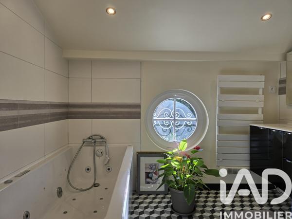 Maison à vendre 10 pièces 250 m² Cognac