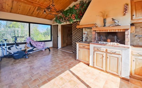 Maison à vendre    6 pièces •  Rians