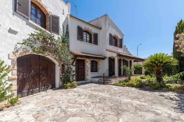 Maison à vendre |  Lunel |  8 pièces | 200 m²