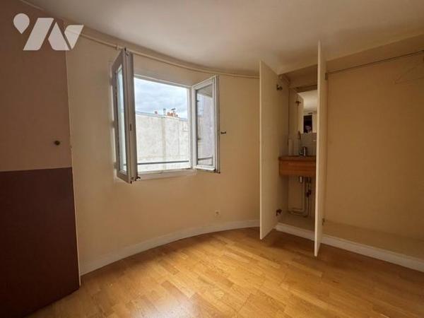 PARIS 7eme - RUE SAINT DOMINIQUE - BUREAU A VENDRE -