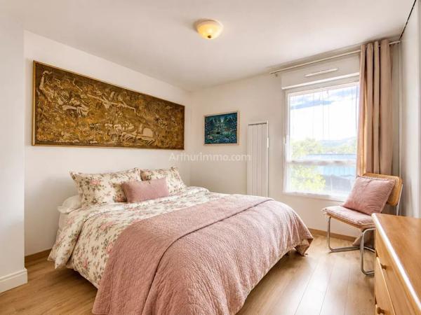 Vente                                                      Appartement
                        
                     4 pièces                      80 m2                     à Le Bono