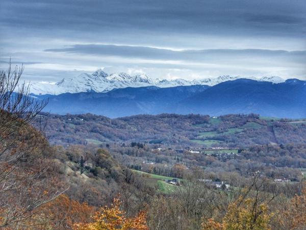 Propriété à rénover avec grand terrain et panorama sur les Pyrénées