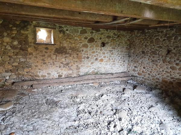 Propriété à rénover avec grand terrain et panorama sur les Pyrénées