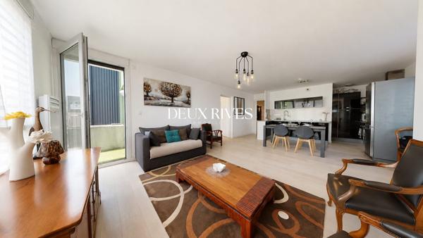 Beau T4 , 3 chambres au dernier étage avec ascenseur , terrasse et double parking