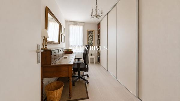 Beau T4 , 3 chambres au dernier étage avec ascenseur , terrasse et double parking
