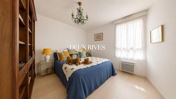 Beau T4 , 3 chambres au dernier étage avec ascenseur , terrasse et double parking