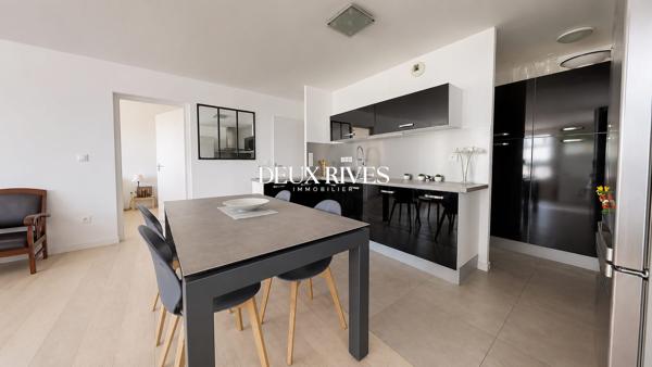 Beau T4 , 3 chambres au dernier étage avec ascenseur , terrasse et double parking