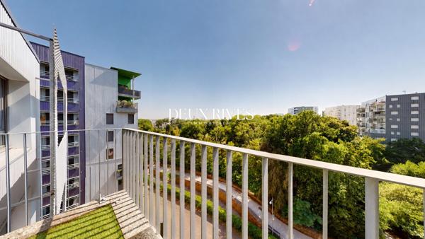 Beau T4 , 3 chambres au dernier étage avec ascenseur , terrasse et double parking