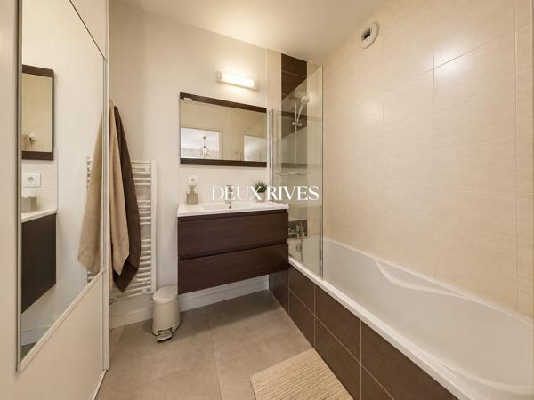 Beau T4 , 3 chambres au dernier étage avec ascenseur , terrasse et double parking
