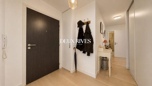 Beau T4 , 3 chambres au dernier étage avec ascenseur , terrasse et double parking