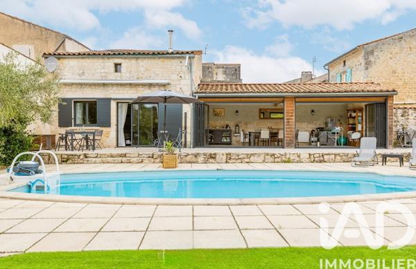 Maison à vendre 11 pièces 275 m² Saint-Savinien