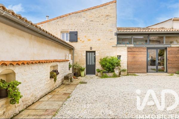 Maison à vendre 11 pièces 275 m² Saint-Savinien