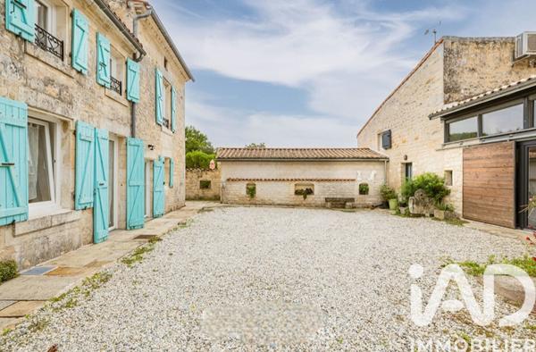 Maison à vendre 11 pièces 275 m² Saint-Savinien