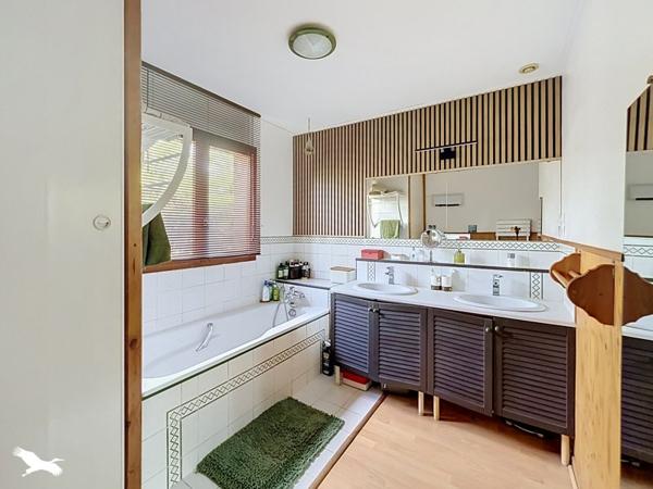 Maison 543 218 € Chassieu 5 p 131 m² DPE D
