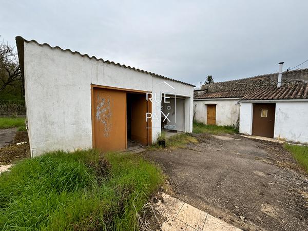 79600 ASSAIS LES JUMEAUX Maison de plain-pied 57m² avec dépendances et terrain de 1 270 m²