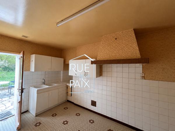 79600 ASSAIS LES JUMEAUX Maison de plain-pied 57m² avec dépendances et terrain de 1 270 m²