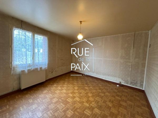 79600 ASSAIS LES JUMEAUX Maison de plain-pied 57m² avec dépendances et terrain de 1 270 m²