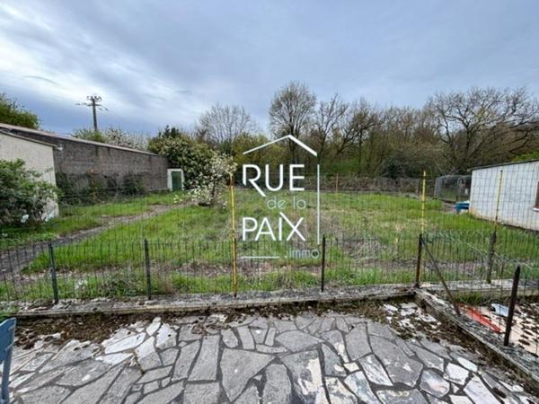 79600 ASSAIS LES JUMEAUX Maison de plain-pied 57m² avec dépendances et terrain de 1 270 m²
