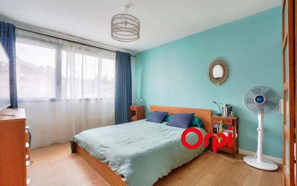 Appartement à vendre    4 pièces • 116,80 m2 Charbonnières-les-Bains