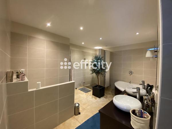 Maison
         5 pièces
        - 149 m² Exclusivité 257 000 € *