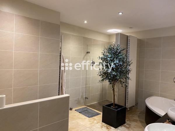Maison
         5 pièces
        - 149 m² Exclusivité 257 000 € *