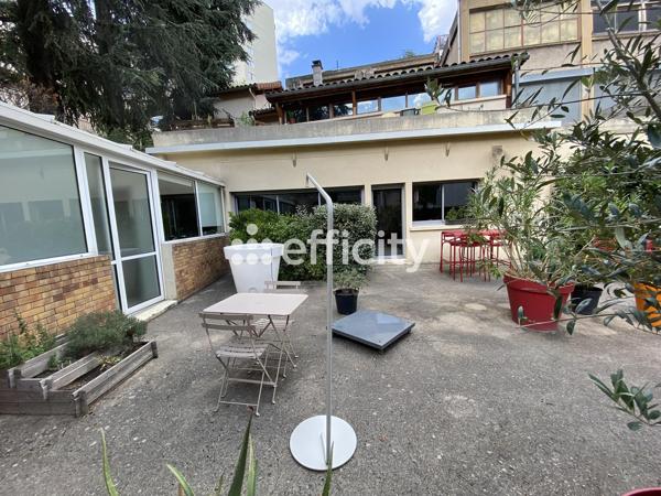 Maison
         5 pièces
        - 149 m² Exclusivité 257 000 € *