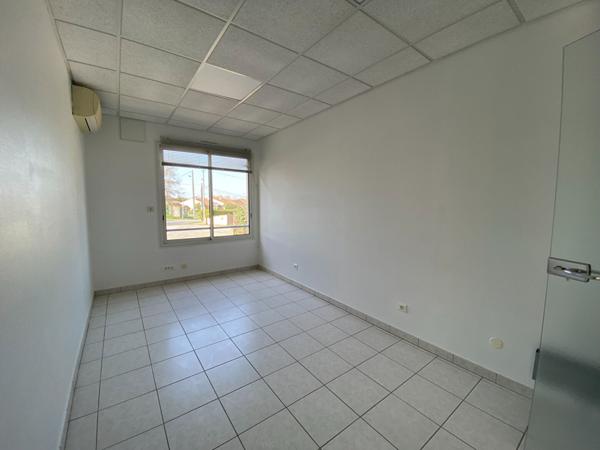 Bureaux L'Isle Jourdain 219.89m²