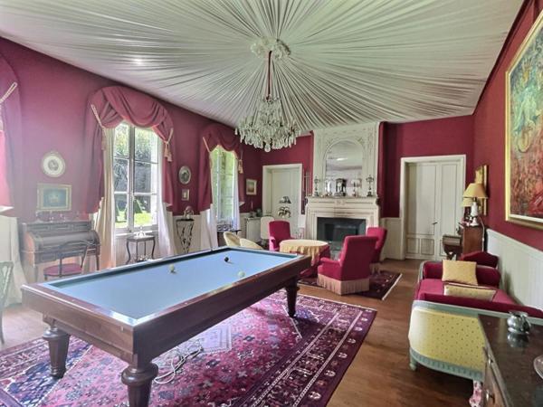 Château 25 pièce(s) 926 m2