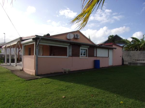 SAINTE-ANNE - A VENDRE - MAISON DE PLAIN PIED DE TYPE T4