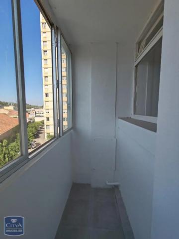 Appartement à louer 3 pièces 66.34m² Nîmes (30000)