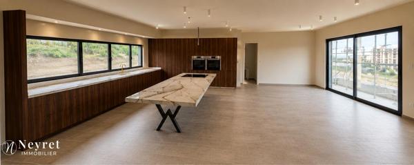 Appartement type t5 243M2 parking rooftop piscine