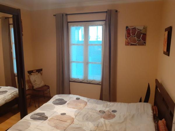 Sur Noirmoutier, près du centre-ville, belle maison de plain-pied en parfait état, avec 4 chambres sur propriété de 462 m2.